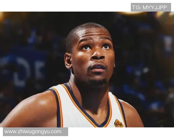 勇士主教练凯文·杜兰特宣布13年NBA生涯画上句号，球迷泪洒球场