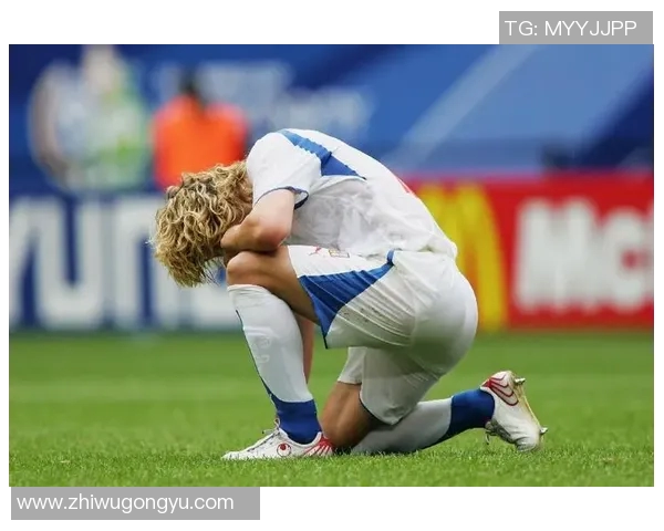 内德维德的传奇足球生涯与对现代足球的深远影响分析 内德维德的传奇足球生涯与对现代足球的深远影响分析